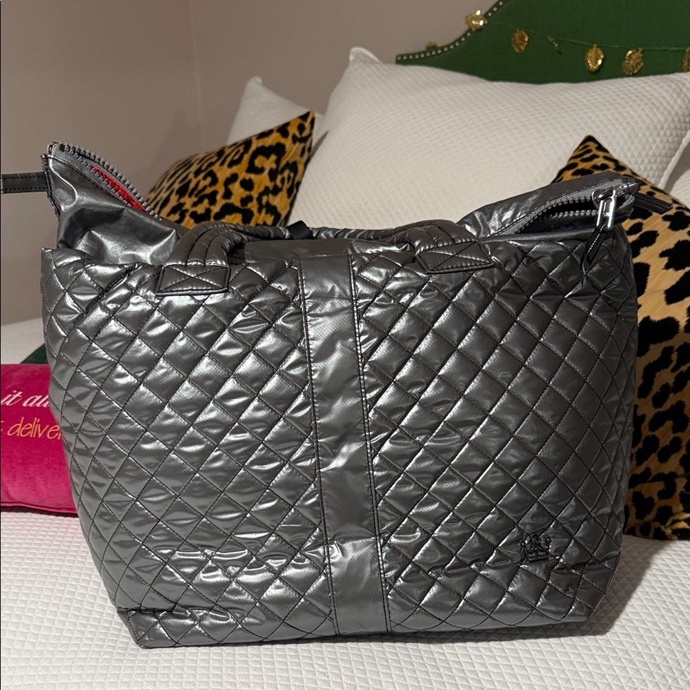 Oliver Thomas Wingwoman Silver Quilted Shoulder Bag- broken zipper